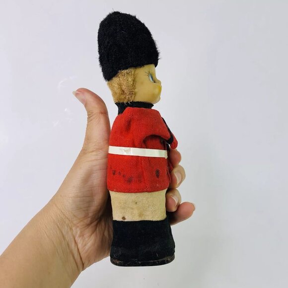 Vintage Key Wind Tow Royal England Soldier Doll Rubber Face Christmas Toy READ! - Picture 4 of 5